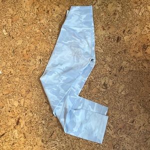 White camo cropped wonder unders